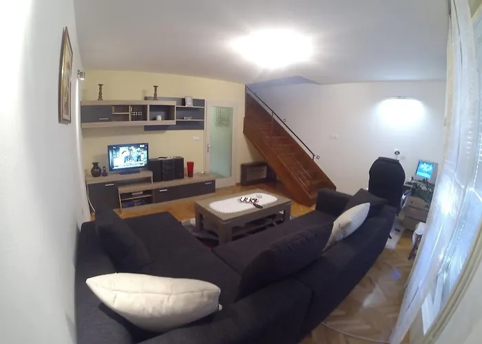 市中心7人公寓 *