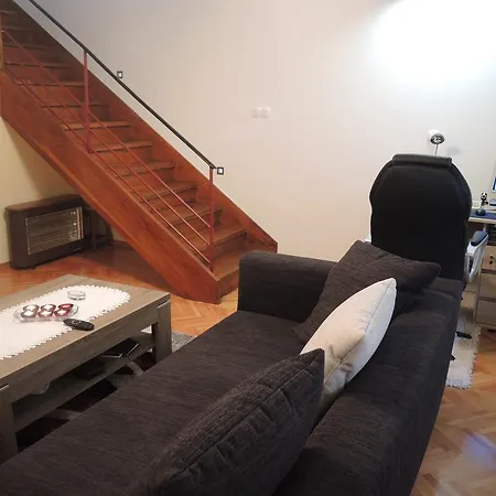 Apartment In Centre For 7