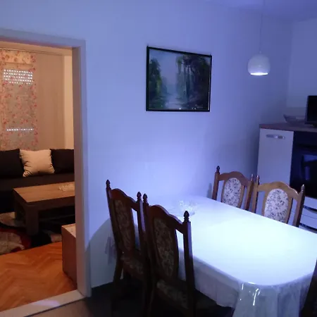 דירה In Centre For 7 *